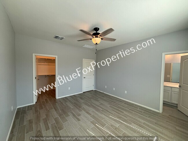 Building Photo - 735 Calle Calca