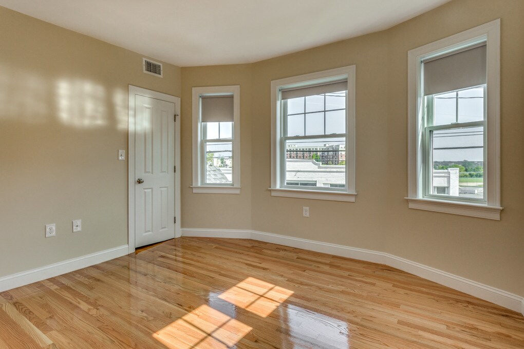 Building Photo - 249 Washington St