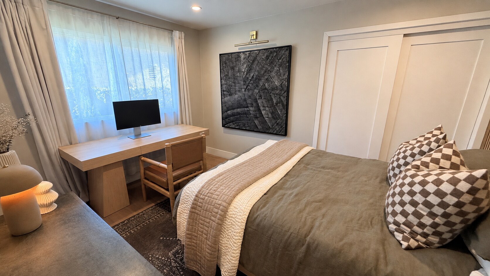 Guest bedroom 1 - 9892 Lapworth Cir