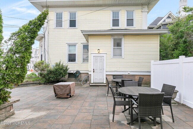 Building Photo - 301 8th Ave