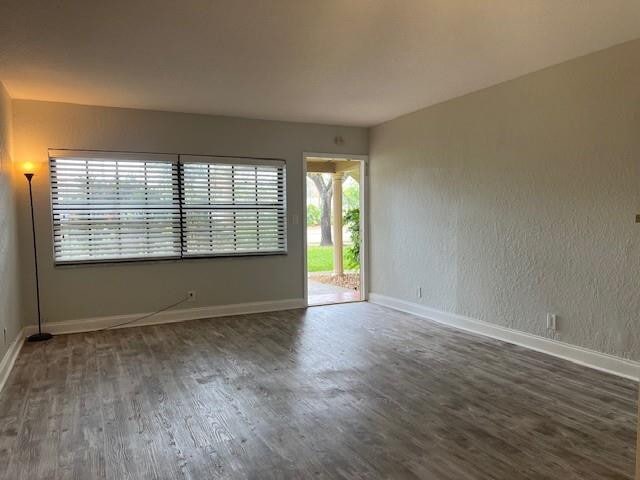 Building Photo - 2588 Riverside Dr