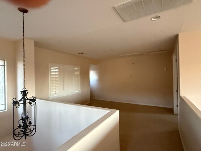 Building Photo - 642 E Torrey Pines Pl