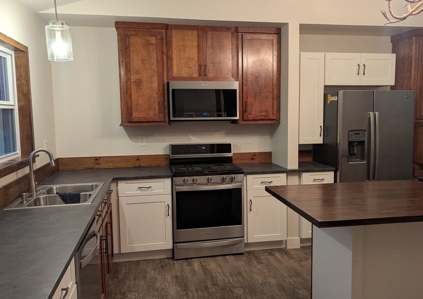 Building Photo - 1003 Crystal River