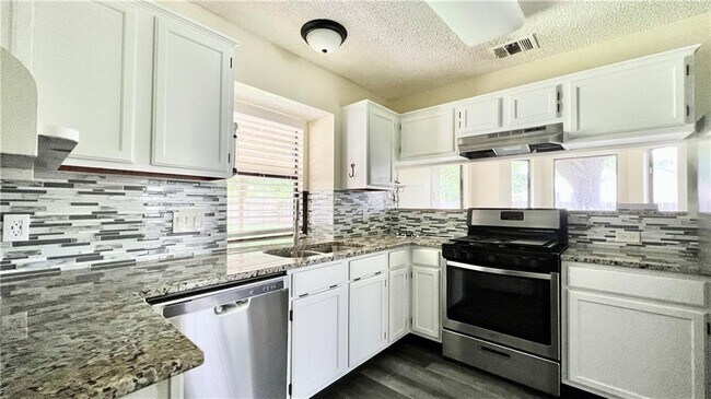 Building Photo - 2501 Kathleen Cove