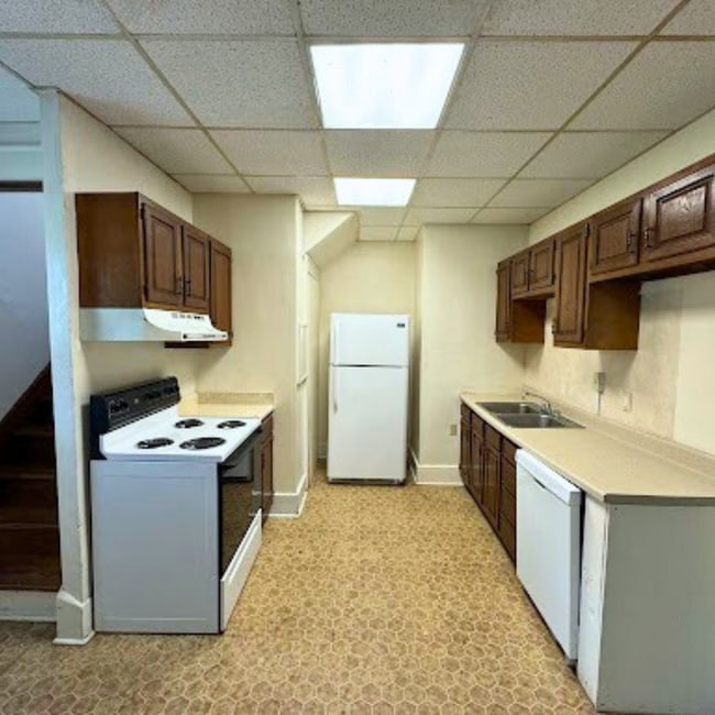 Building Photo - 4 Bedroom/ 2 Bathroom House - Downtown - A...