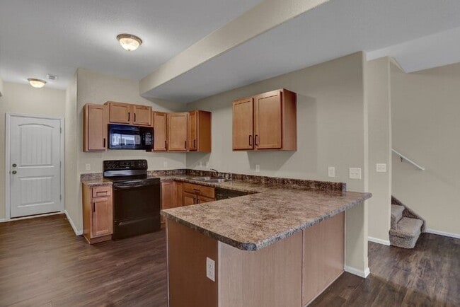 Building Photo - Oct Rent Free. 2 Bed 2.5 Bath 1 Car. Mins ...