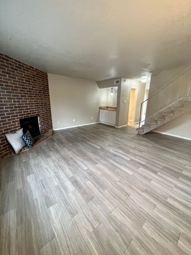 Building Photo - 1,562 sf Duplex in Norman