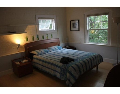 Building Photo - 48 Inman St