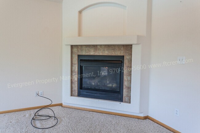 Building Photo - Fantastic 3 Bedroom, 2 bath Condo in SE Fo...