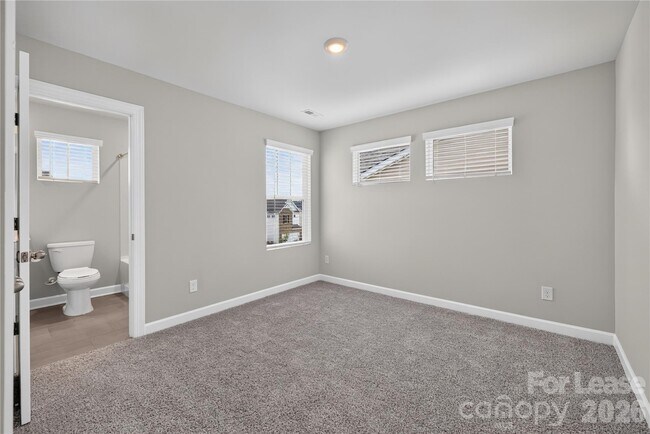 Building Photo - 314 Hyssop Ct