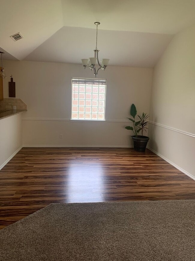 Building Photo - Charming 3BR 2B House in San Angelo