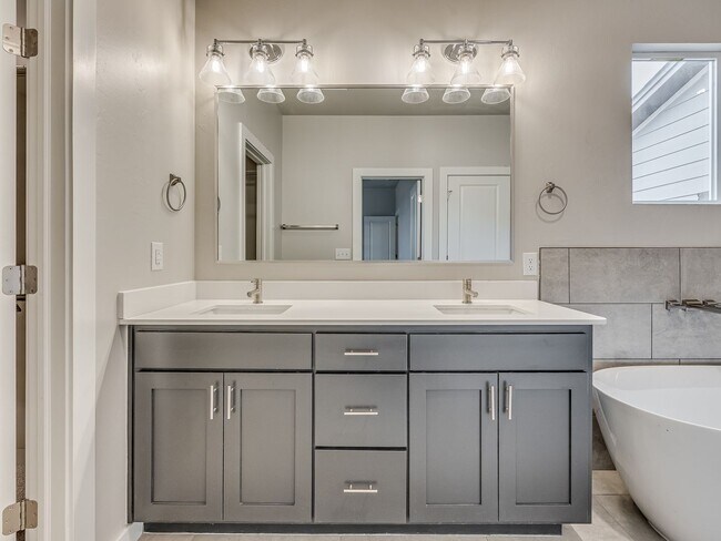 Building Photo - Beautiful home in Edmond