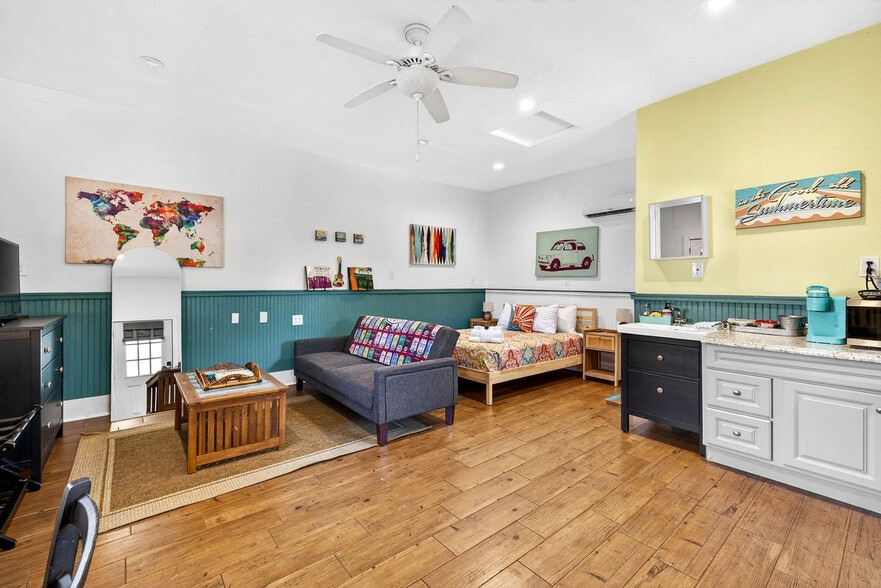 Building Photo - 2705 N Poplar Ave