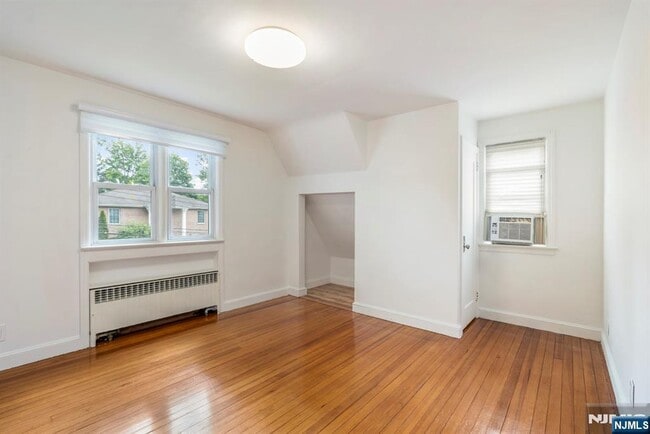 Building Photo - 181 5th St