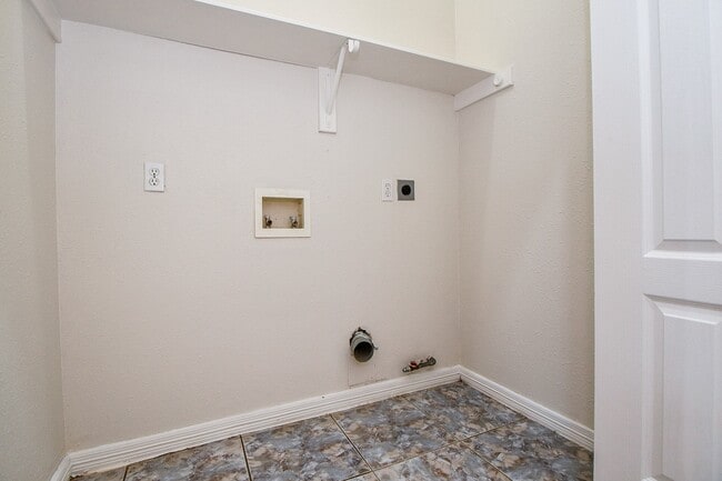 Building Photo - 4230 Benard Ct