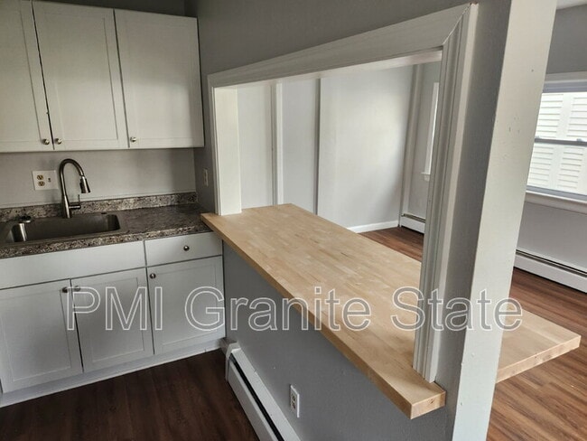 Building Photo - 8 Beacon St