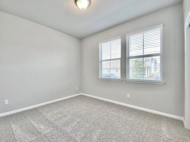 Building Photo - 2420 Pecan Island Dr