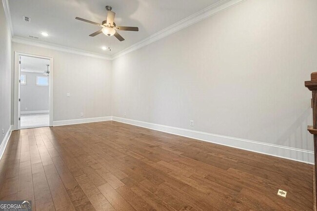 Building Photo - 123 Village Green Ave