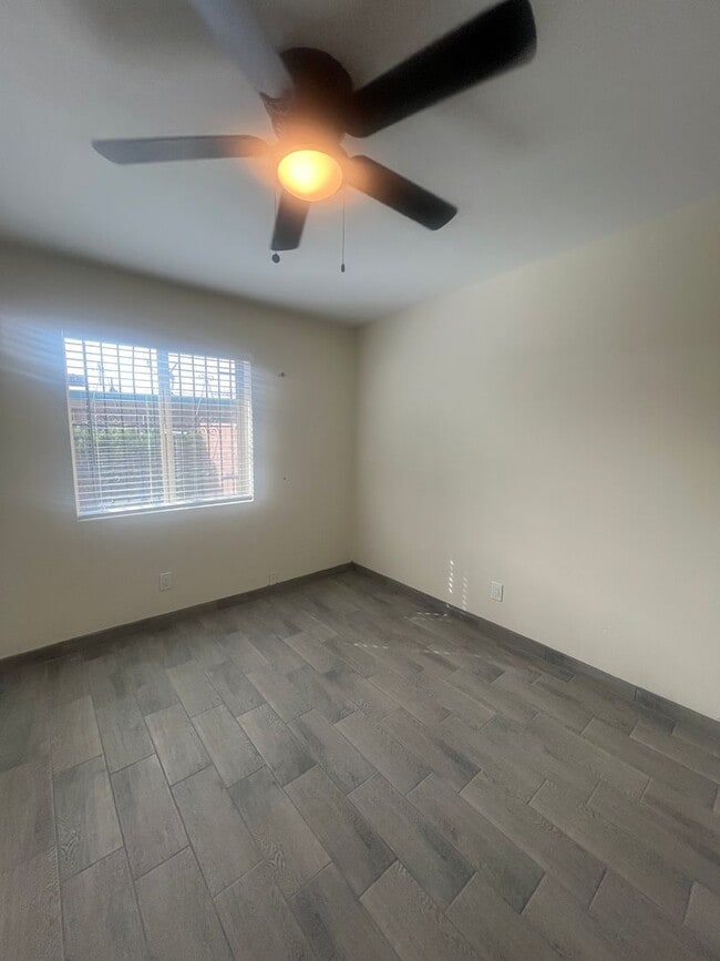 Building Photo - Newly Refurbish 2 Bed. 1 Ba. Duplex Apartment In Convenient Location Closed to Everthing