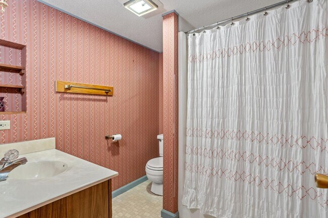 Building Photo - 3 Bedroom / 2.5 Bath Home ? Johnson City, TN