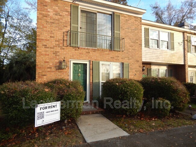 Building Photo - 738 Coventry Ln