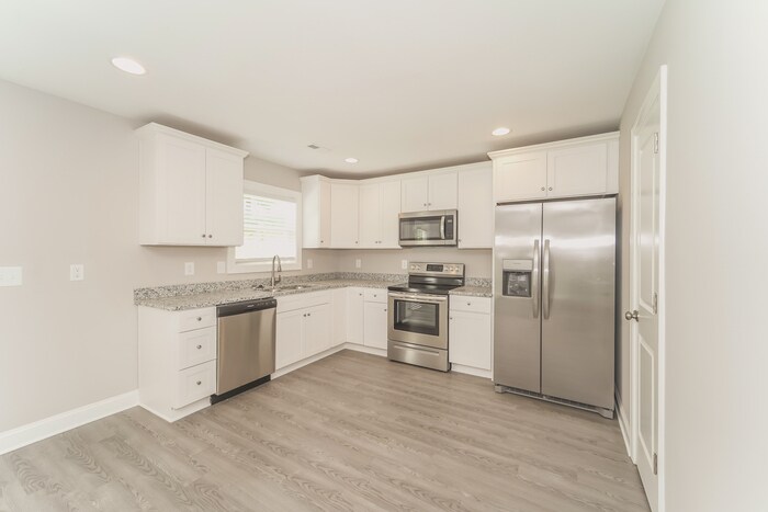 Building Photo - 8610 North Dr