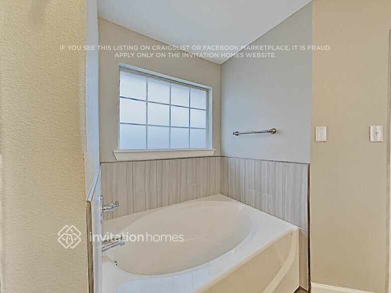 Building Photo - 7232 Isle Royale Dr
