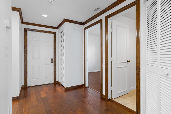 Building Photo - 1000 S Harbour Island Blvd