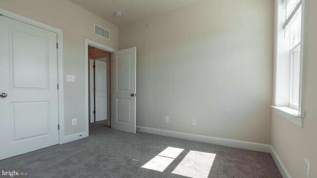Building Photo - 14965 River Walk Way