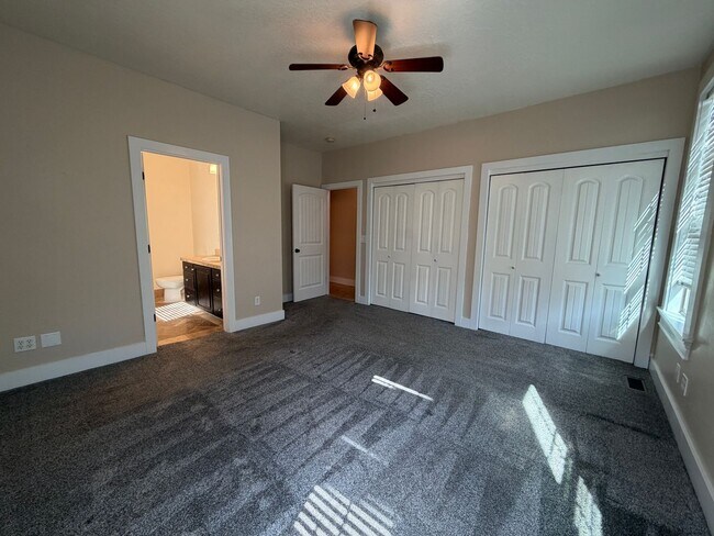 Building Photo - 84 E 300 N