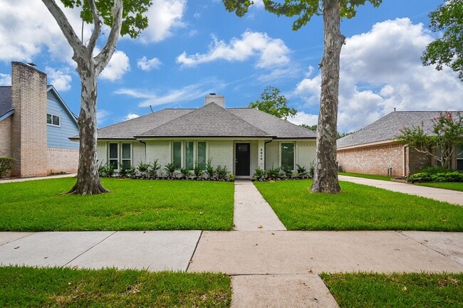 Building Photo - 2818 Green Fields Dr