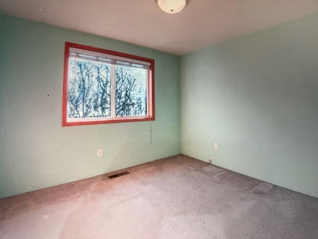 Building Photo - Beautiful Central Point 3 Bedroom 2 Bath Home