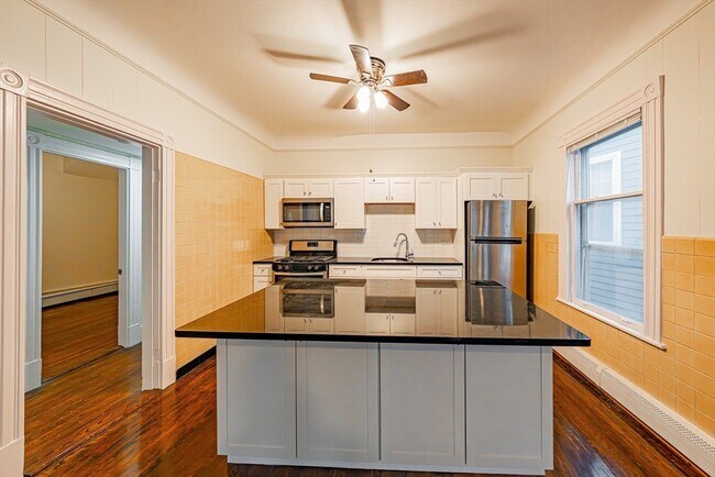 Building Photo - 118 White St