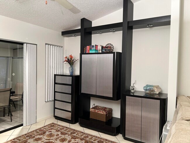 Building Photo - 10555 Garden Palm Ct