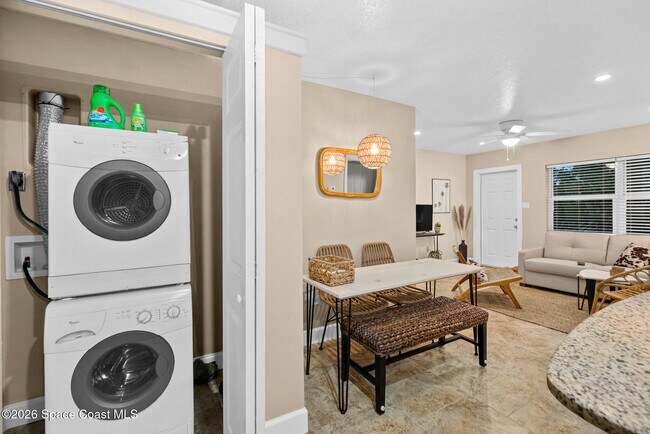 Building Photo - 1672 Pineapple Ave