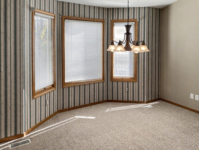 Building Photo - 783 Holly Creek Dr