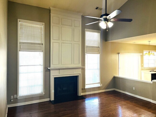 Building Photo - Wow! Great location, close to everything, ...