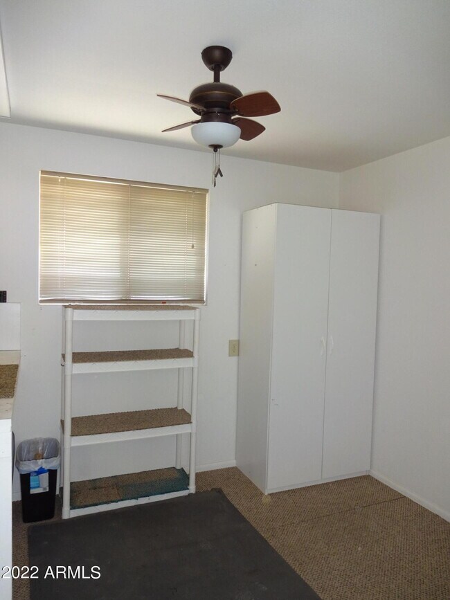 Building Photo - 9930 W Oak Ridge Dr
