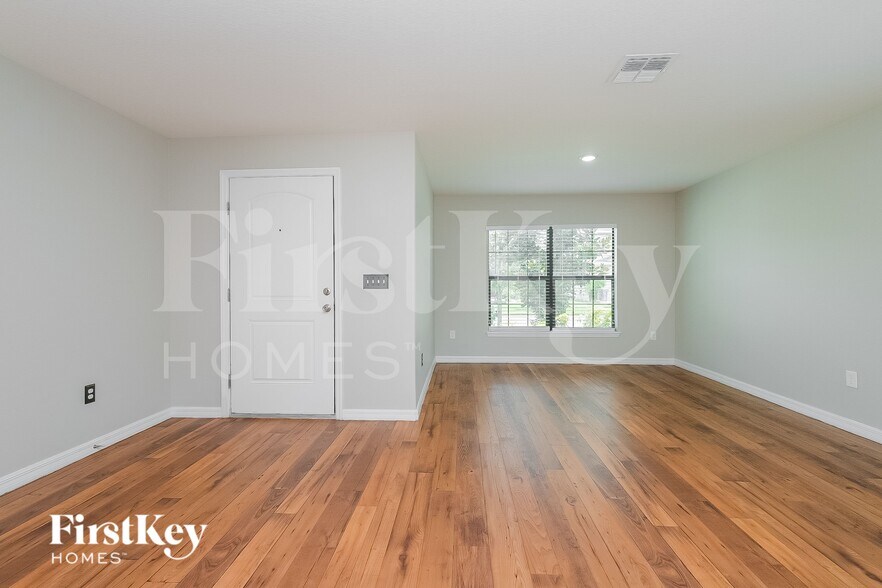 Building Photo - 11867 Thicket Wood Dr