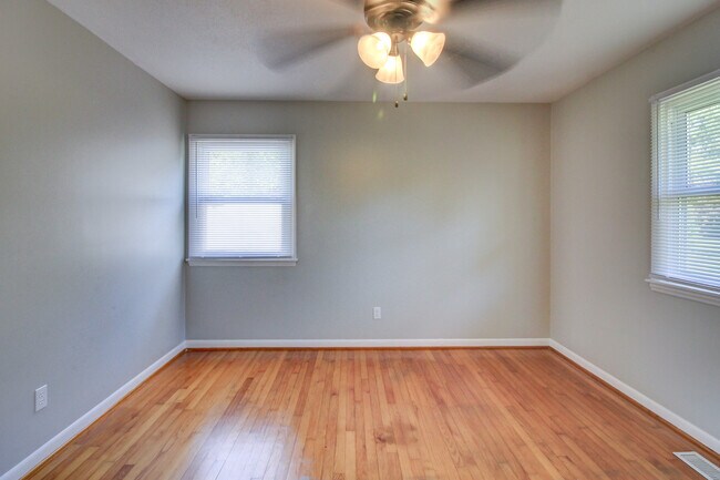 Building Photo - 105 Sandy Ln