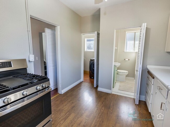 Building Photo - Charming 2-Bedroom Home with Private Yard in the Heart of St. Johns
