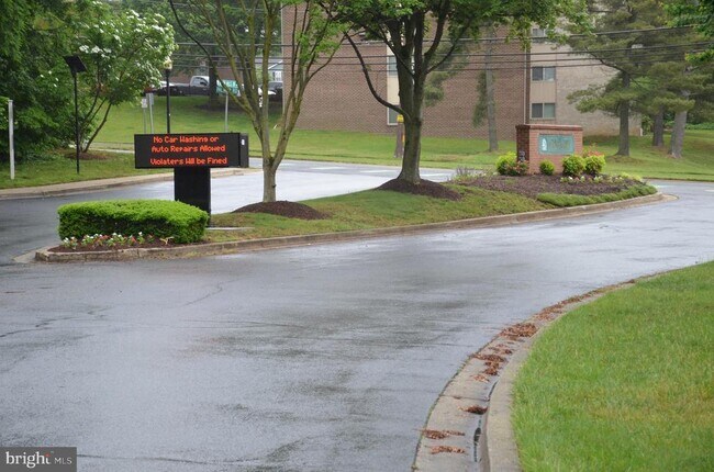 Building Photo - 1046 Spring Valley Ct