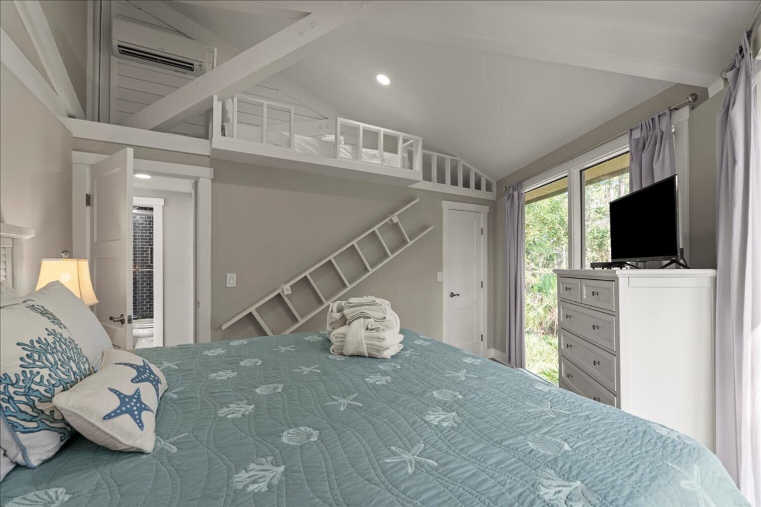 Building Photo - 2041 Deer Island Rd