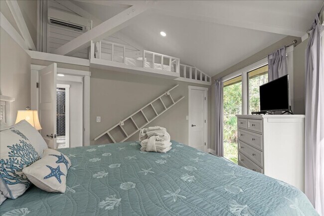 Building Photo - 2041 Deer Island Rd