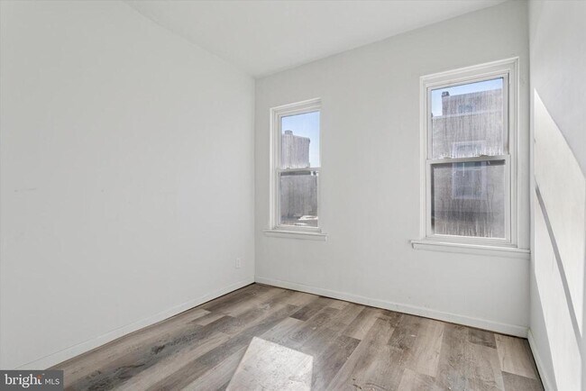 Building Photo - 2350 N Opal St