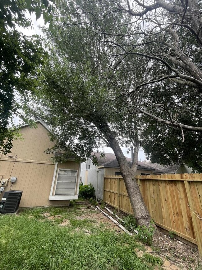 Building Photo - 11529 Springshire Dr