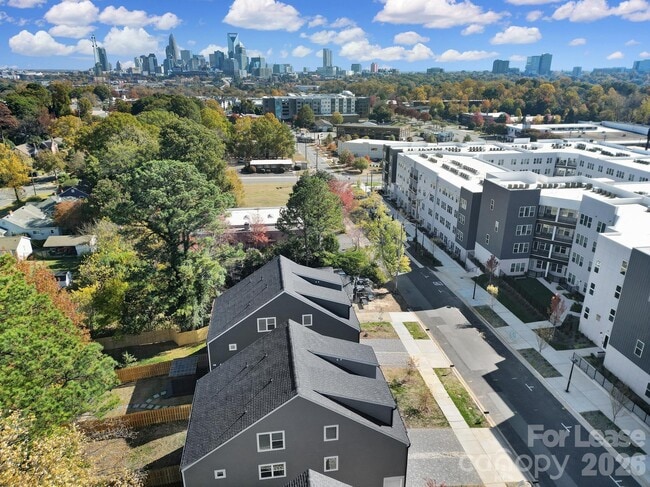 Building Photo - 2432 Arty Ave