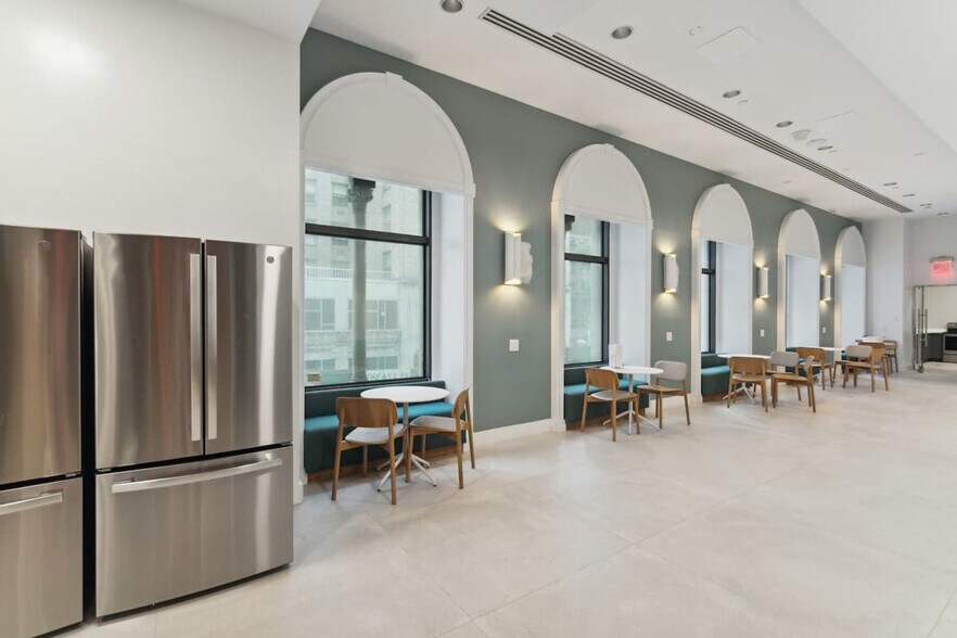 Building Photo - 525-537-537 Lexington Ave