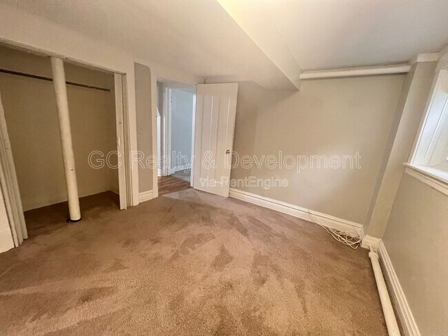 Building Photo - 5410 W Berteau Ave