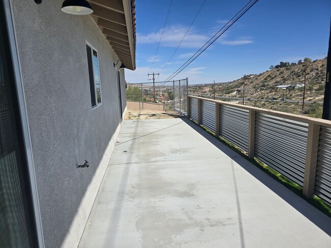 Building Photo - Beautiful, Clean 4 bedroom with Solar!!